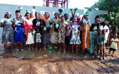 L’aigua potable disponible per a les famílies del barri de Imowo-Kekere d’Ikorodu, a Lagos, Nigèria