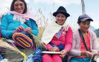 La mujeres artesanas de Salinas, Simiatug y Facundo Vela, en Ecuador, ofrecen su mejor versión