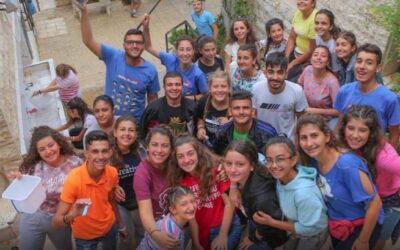 Promoción del alivio psicosocial y el crecimiento postraumático entre niños y jóvenes sirios a través de actividades socio-recreativas en Damasco