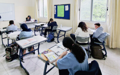 Classes de reforç escolar per a nens i nenes afectats per les conseqüències de la guerra al Líban