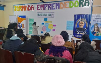 Jóvenes de El Alto, en Bolivia, exhiben su talento emprendedor