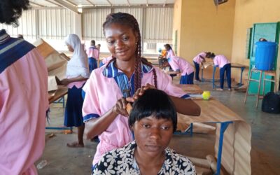 Formar-se per liderar: dones joves de Burkina Faso impulsen el futur amb formació i cultura local